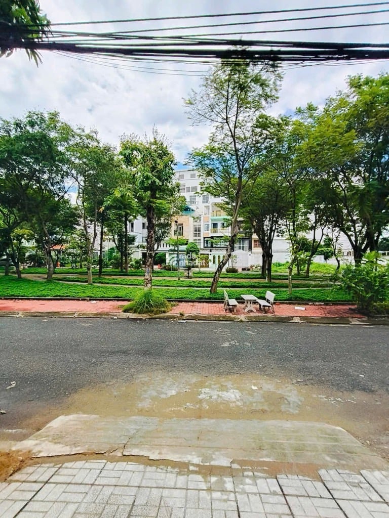 BÁN NHÀ MẶT TIỀN KDC HƯƠNG LỘ 5 64M2 4 TẦNG CHỈ 7.85 TỶ ĐỐI DIỆN CÔNG VIÊN NHÀ MỚI Ở NGAY