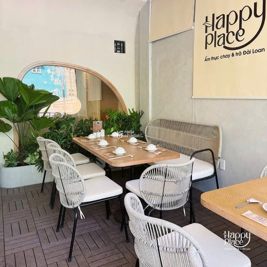 Nhà mặt tiền kinh doanh Ngay daaij Học Kinh tế sài Gòn quận 10 (DT 4x28m) 5 tầng tiện ở liền