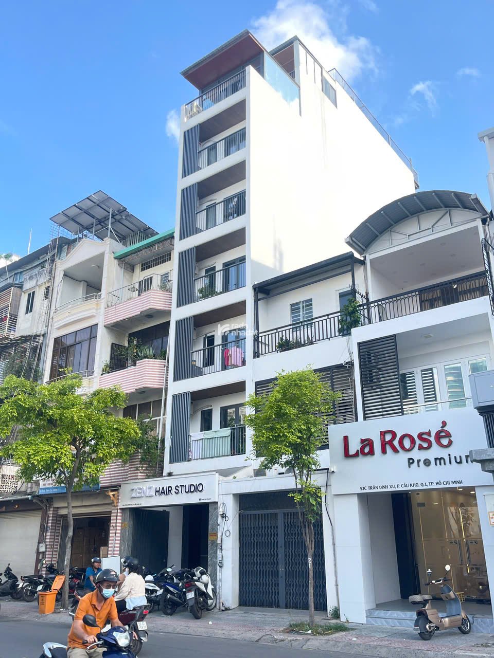 Nhà mặt tiền kinh doanh Ngay daaij Học Kinh tế sài Gòn quận 10 (DT 4x28m) 5 tầng tiện ở liền