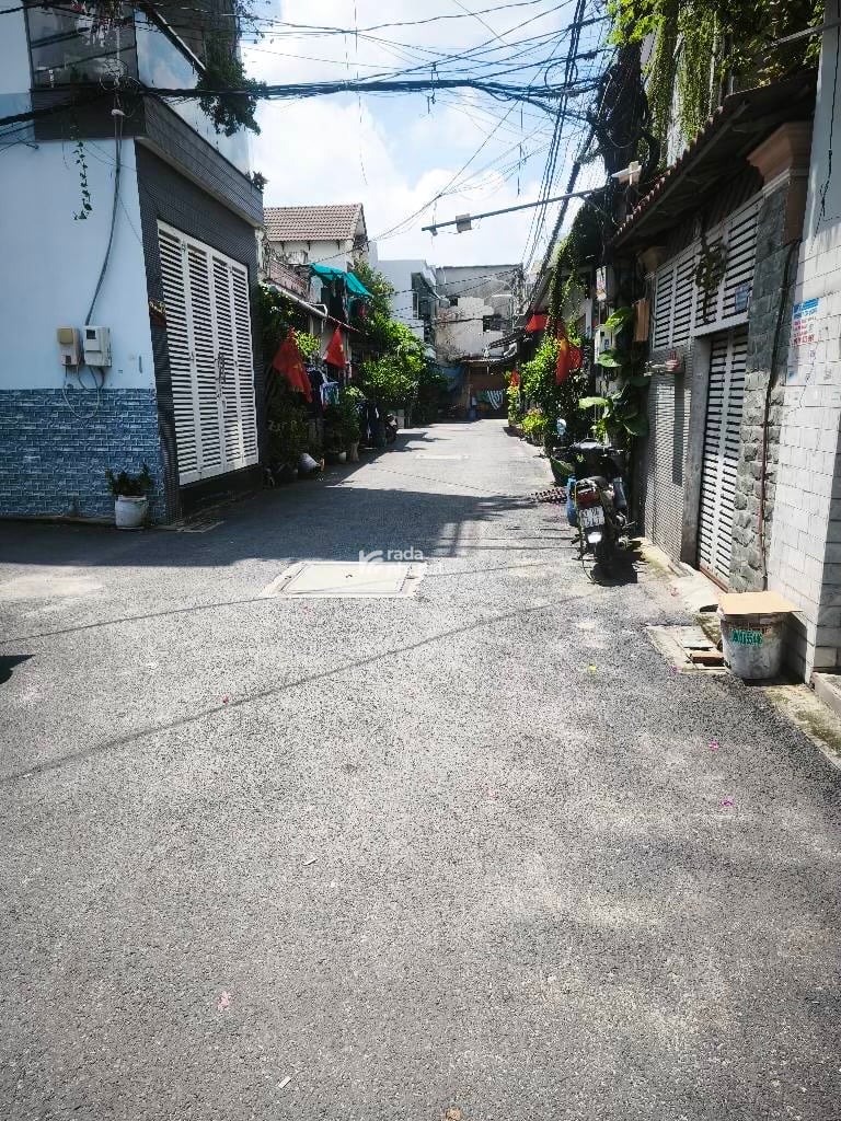 NHÀ 4 TẦNG MỚI XÂY VÀO Ở NGAY THIẾT KẾ HIỆN ĐẠI - HẺM XE HƠI VÀO NHÀ - NGANG HIẾM 5.15M - KHÔNG LỘ