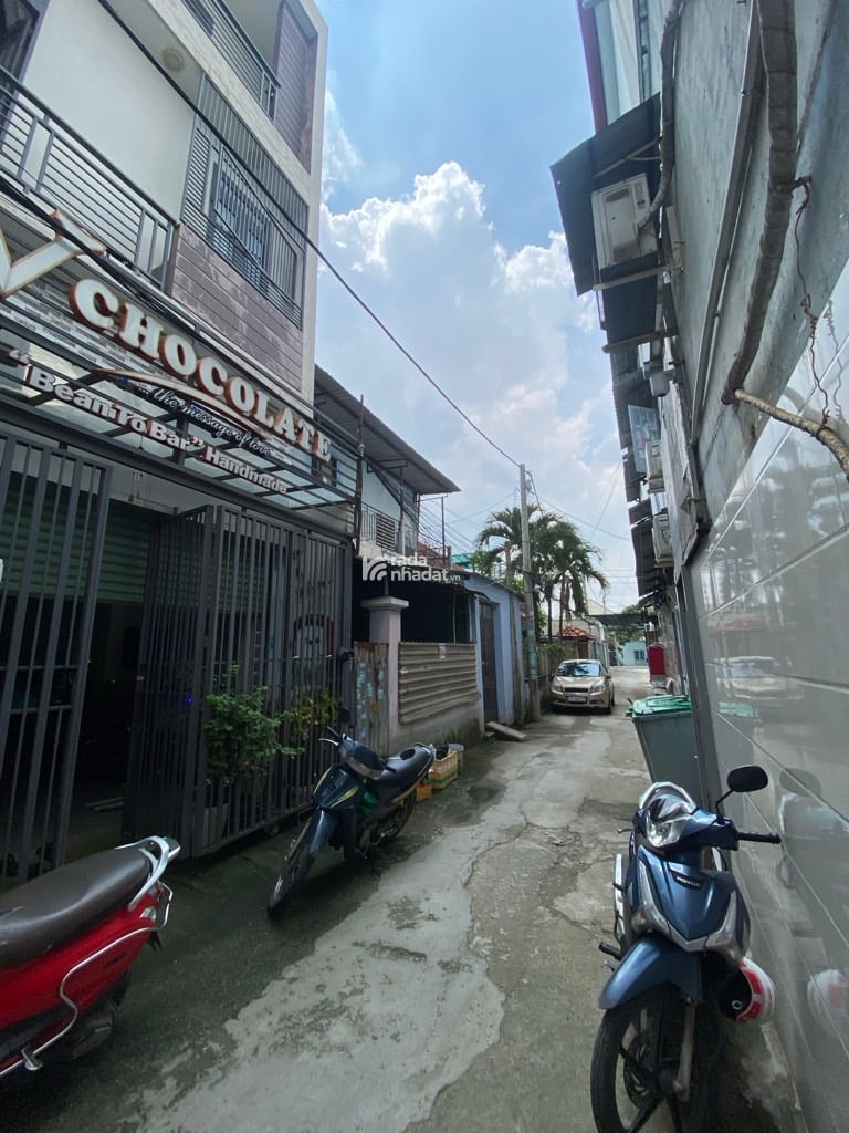 NHÀ ĐẸP HẺM Ô TÔ TRÁNH, SÁT MẶT TIỀN GẦN CHỢ LINH TRUNG 3 TẦNG 4,5X14 CHỈ 7,35 TỶ.