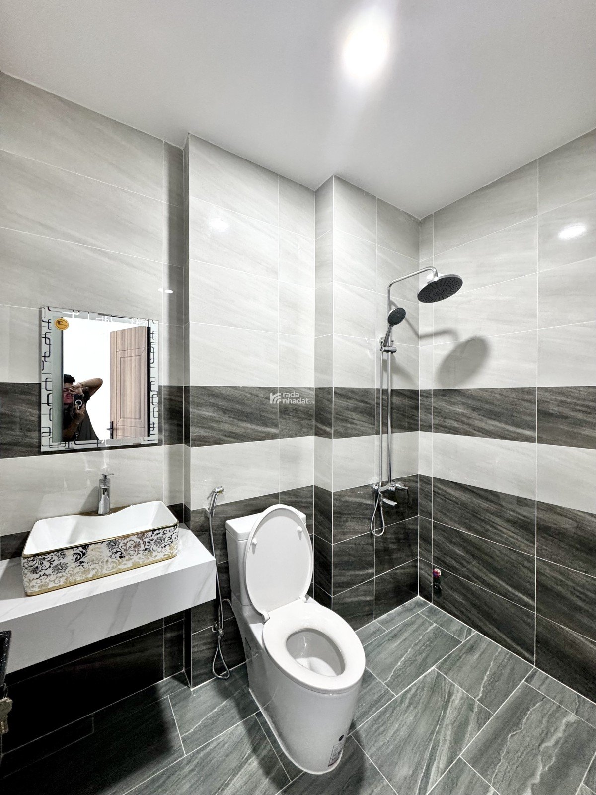 SIÊU PHẨM MẶT TIỀN 62m2 7 TẦNG - CÓ HẦM & THANG MÁY - NHÀ ĐẸP MỚI TINH - VỊ TRÍ KINH DOANH ĐẮC ĐỊA