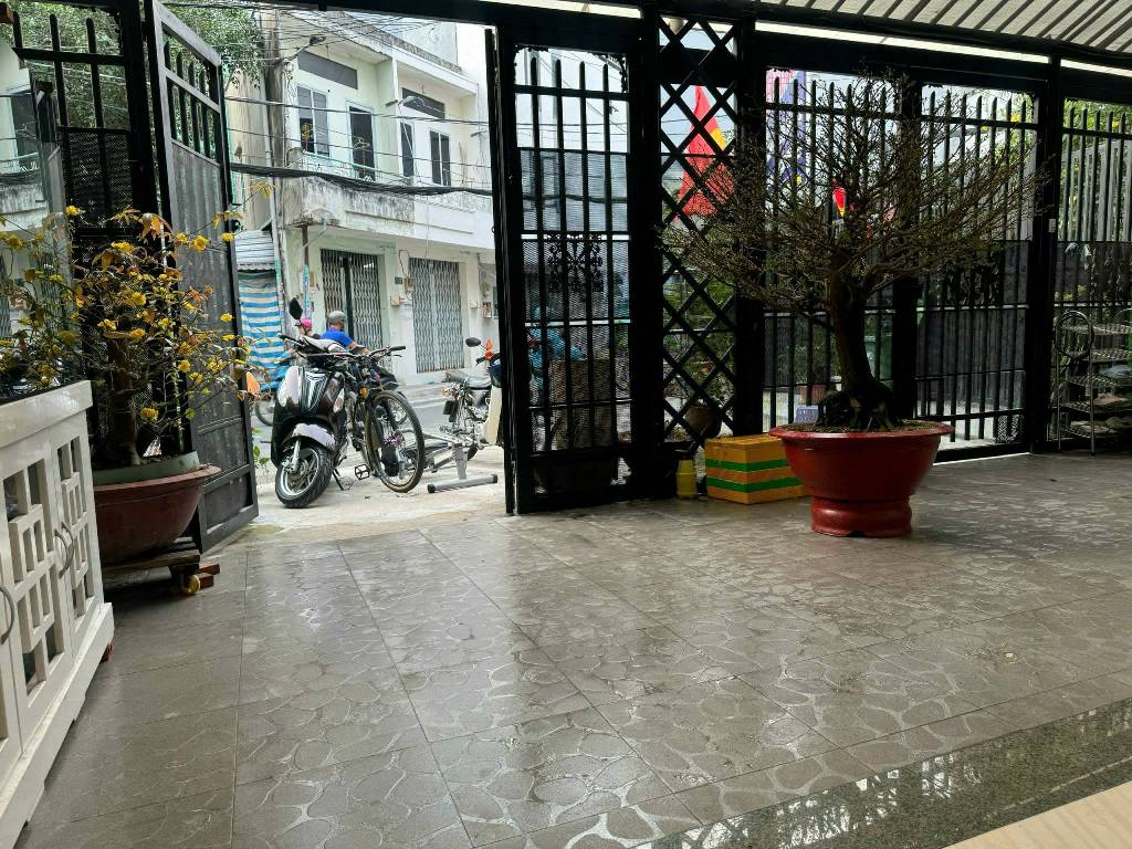 SỔ VUÔNG - NHÀ ĐẸP - HẺM XE HƠI THÔNG TỨ TUNG.