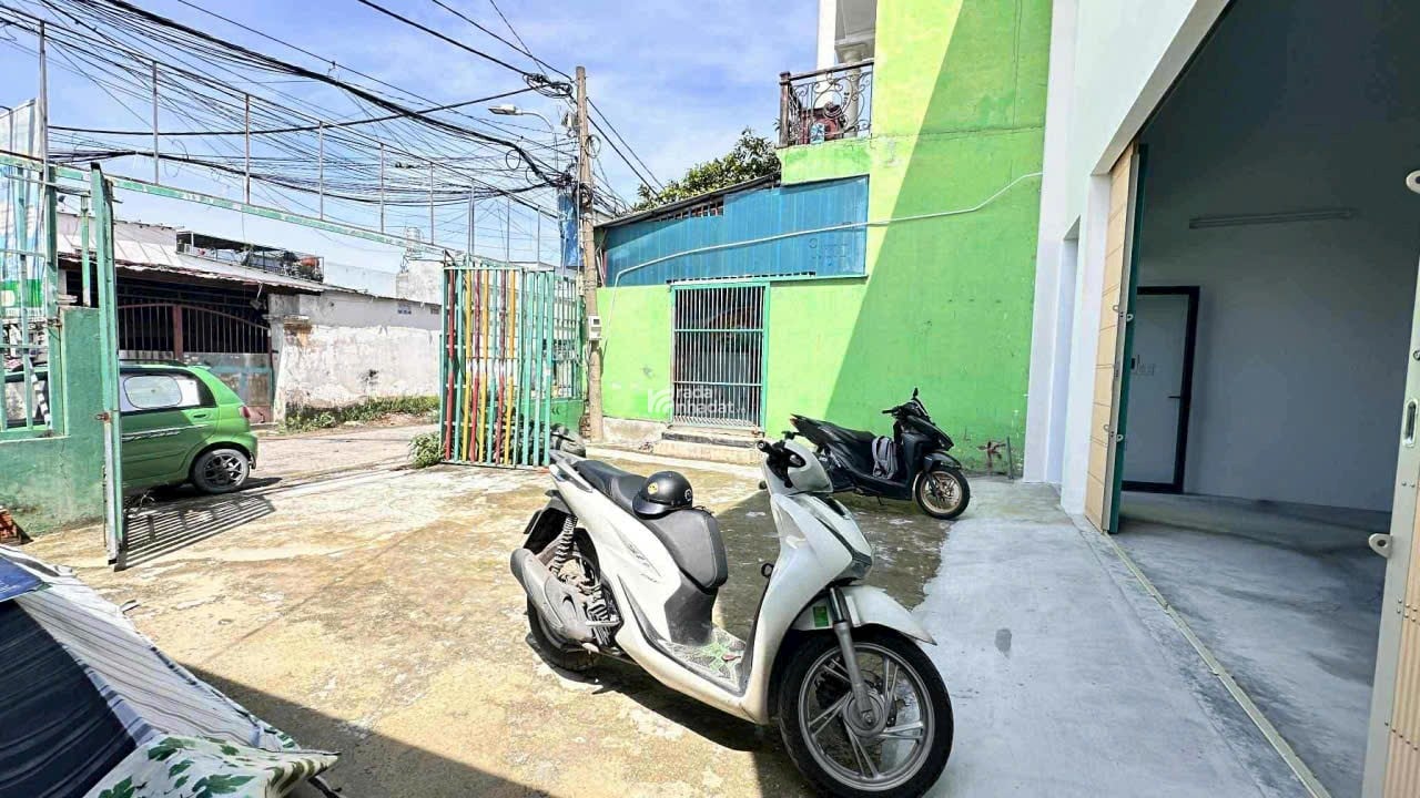 NHÀ 2 TẦNG ĐẸP NHƯ MỚI LÊ VĂN KHƯƠNG, ĐÔNG THẠNH, HÓC MÔN _ HẺM XE HƠI TRÁNH DIỆN KHỦNG