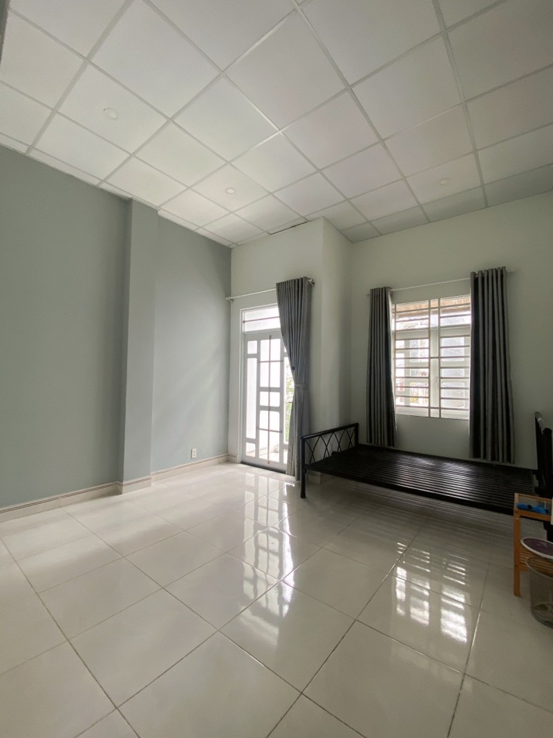 Bán Nhà 3 Tầng, 6m Long Trường Khu Phân Lô Đồng Bộ. Giá Tốt 5.x Tỷ
