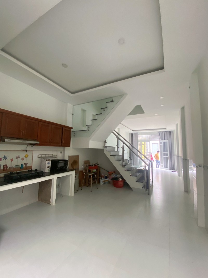 Bán Nhà 3 Tầng, 6m Long Trường Khu Phân Lô Đồng Bộ. Giá Tốt 5.x Tỷ
