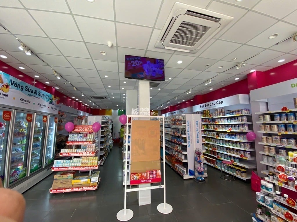 CỘNG  HOÀ HIẾM NHÀ BÁN NGANG 7.5*23M làm CHDV PHÒNG KHÁM KHÁCH SẠN 