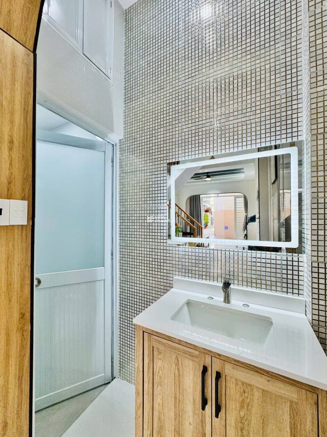 Nhanh tay mua Nhà 44m2 Ngô Thị Thu Minh, P.4 Tân Bình  3PN 2WC chỉ 2.65 tỷ