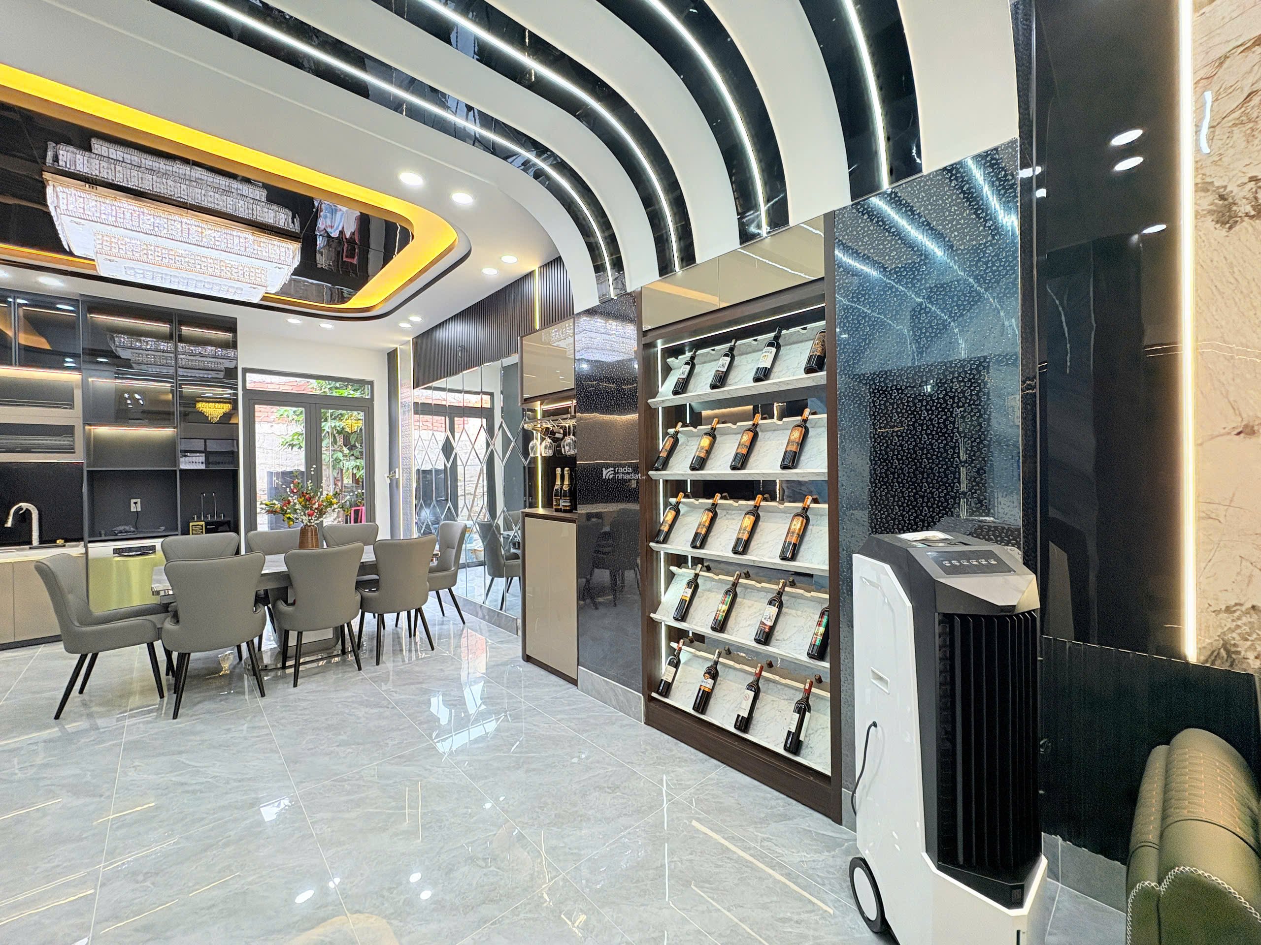 SIÊU PHẨM NHÀ CÓ THANG MÁY NỘI THẤT CAO CẤP THỊ TRẤN NHÀ BÈ