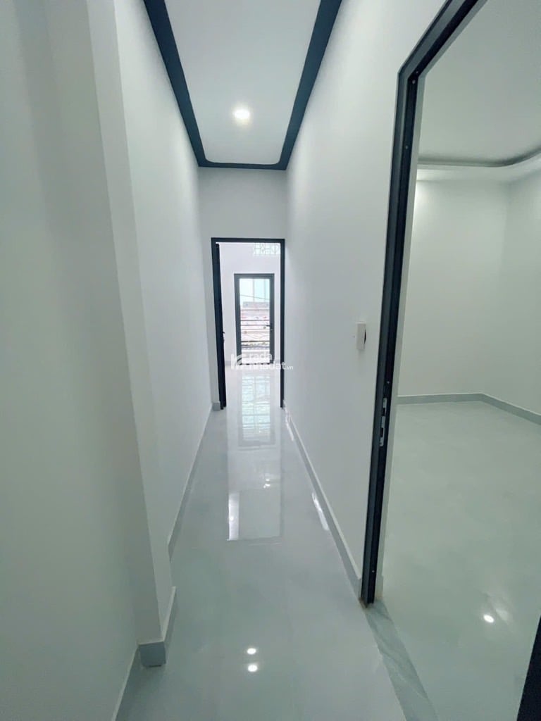 Nhà mới 2 tầng,  Lê Văn Quới- sát ngã tư 4 xã