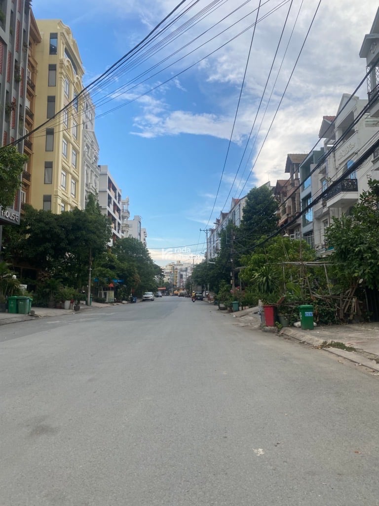 Bán nhà Quận 7 có 248m2 thổ cư ngang 8m dài 31m vuông đường trước nhà 24m chỉ 37 tỷ