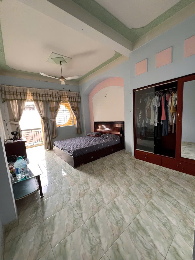 Trung tâm quận Tân Phú di.ra nhà ga T3 sân bay Tân Sơn Nhất 15 phút đi chuyển,...