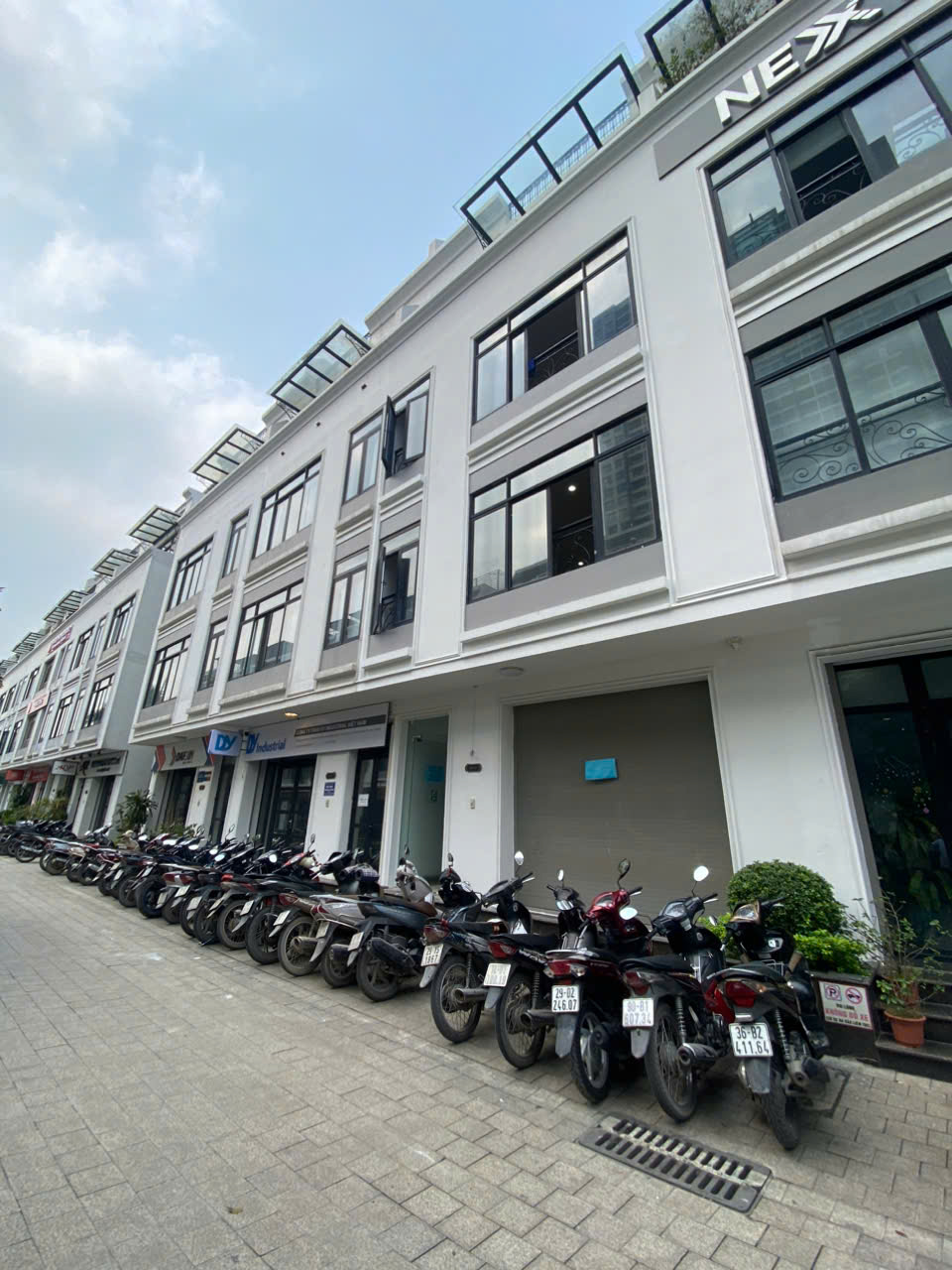 Cho thuê nhà Vinhomes Gardenia - Hàm Nghi - Mỹ Đình DT 93m2, MT 6m, 5 tầng thông sàn, giá 50 triệu