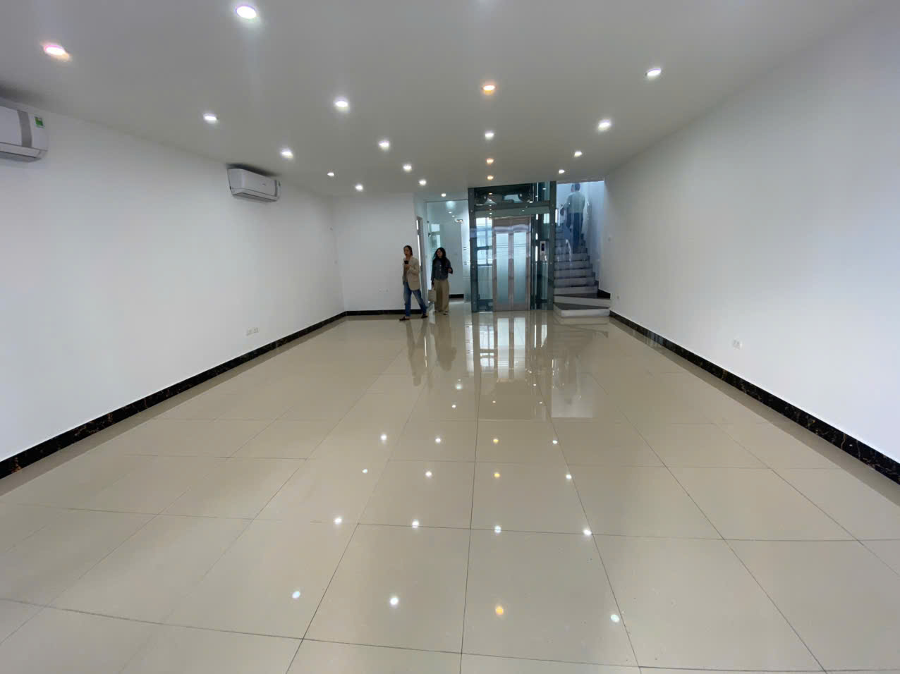 Cho thuê nhà Vinhomes Gardenia - Hàm Nghi - Mỹ Đình DT 93m2, MT 6m, 5 tầng thông sàn, giá 50 triệu