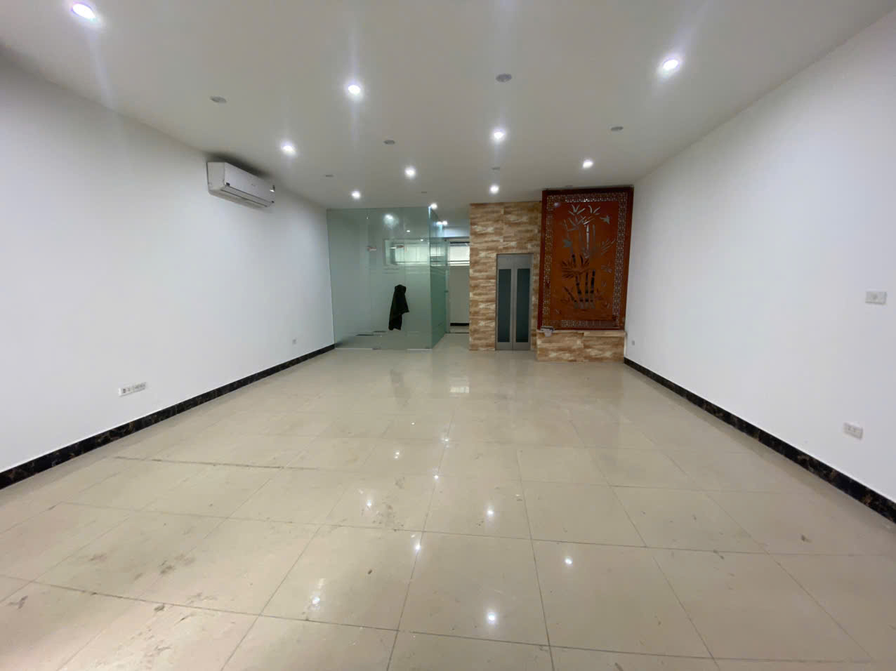 Cho thuê nhà Vinhomes Gardenia - Hàm Nghi - Mỹ Đình DT 93m2, MT 6m, 5 tầng thông sàn, giá 50 triệu