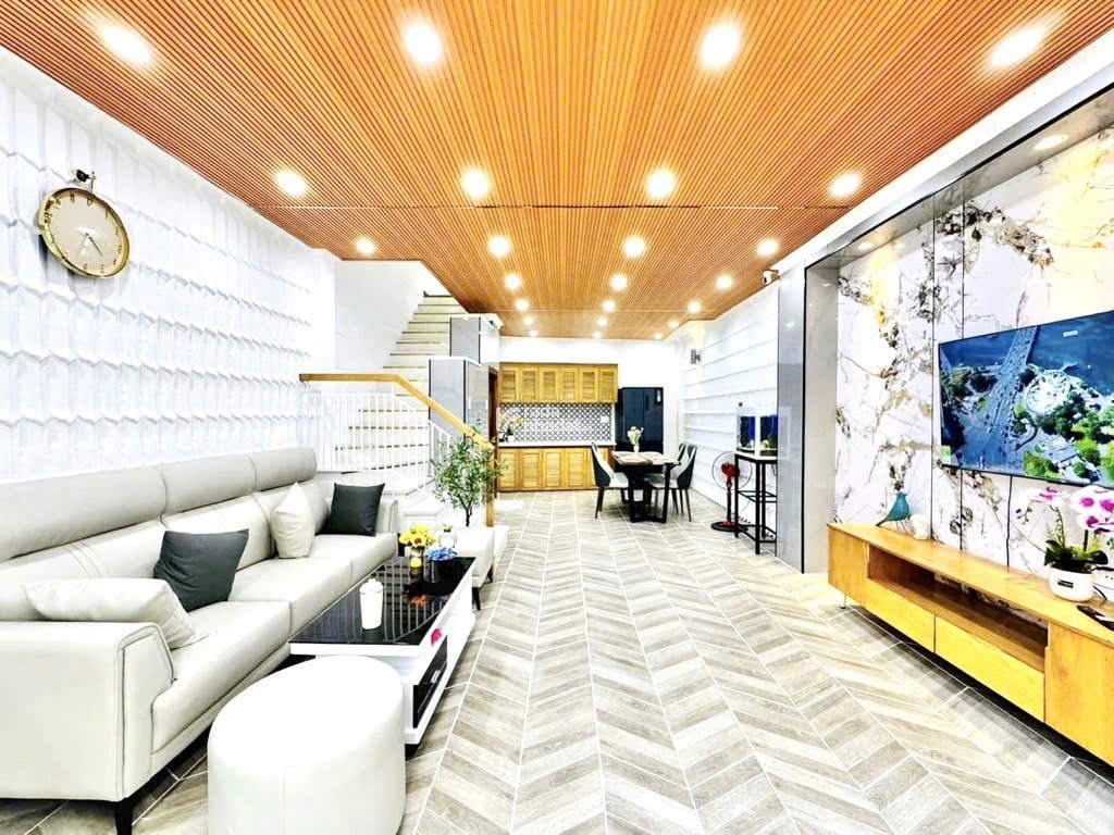 NHÀ ĐẸP - XE HƠI VÀO NHÀ - FULL NỘI THẤT