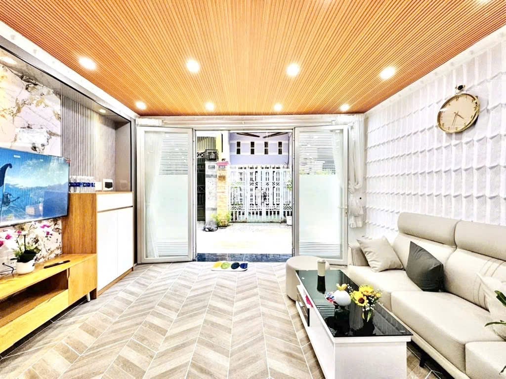 NHÀ ĐẸP - XE HƠI VÀO NHÀ - FULL NỘI THẤT