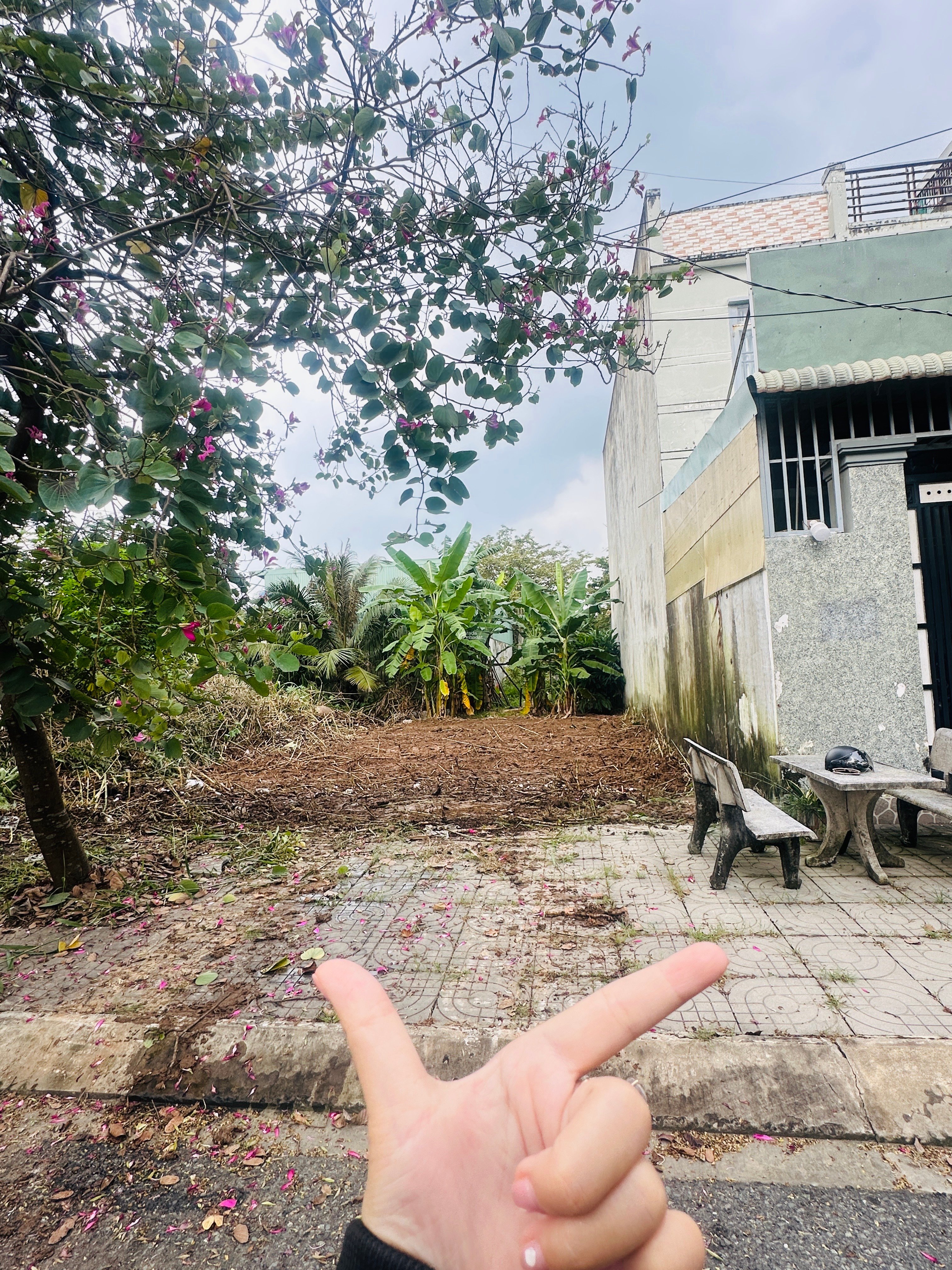 chính chủ cần bán lô đất đối diện công viên, sát chợ xuyên á dt 5x18