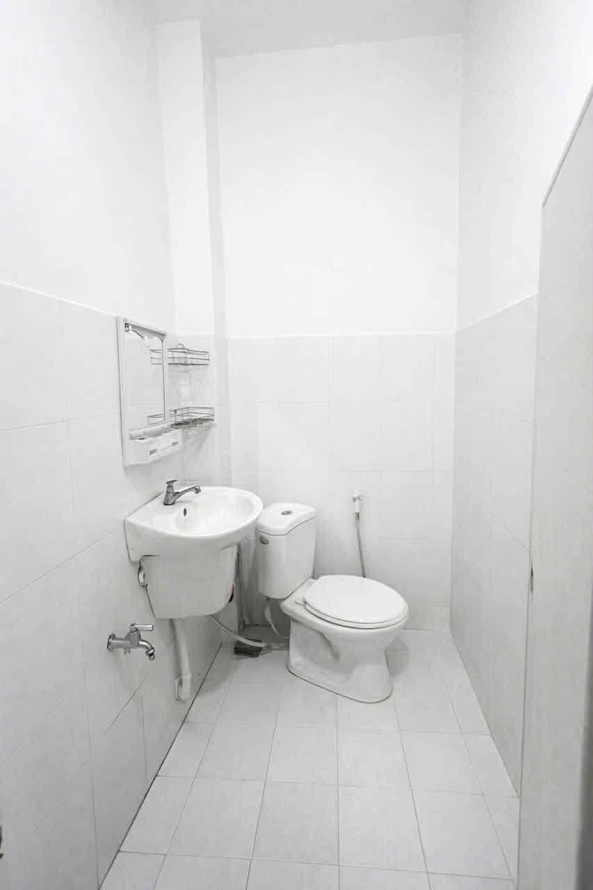  NHÀ CẤP 4 MỚI Ở NGAY 2 TẦNG GẦN ỦY BAN PHƯỜNG TÂN CHÁNH HIỆP – XE HƠI TỚI NHÀ CHỈ 30M