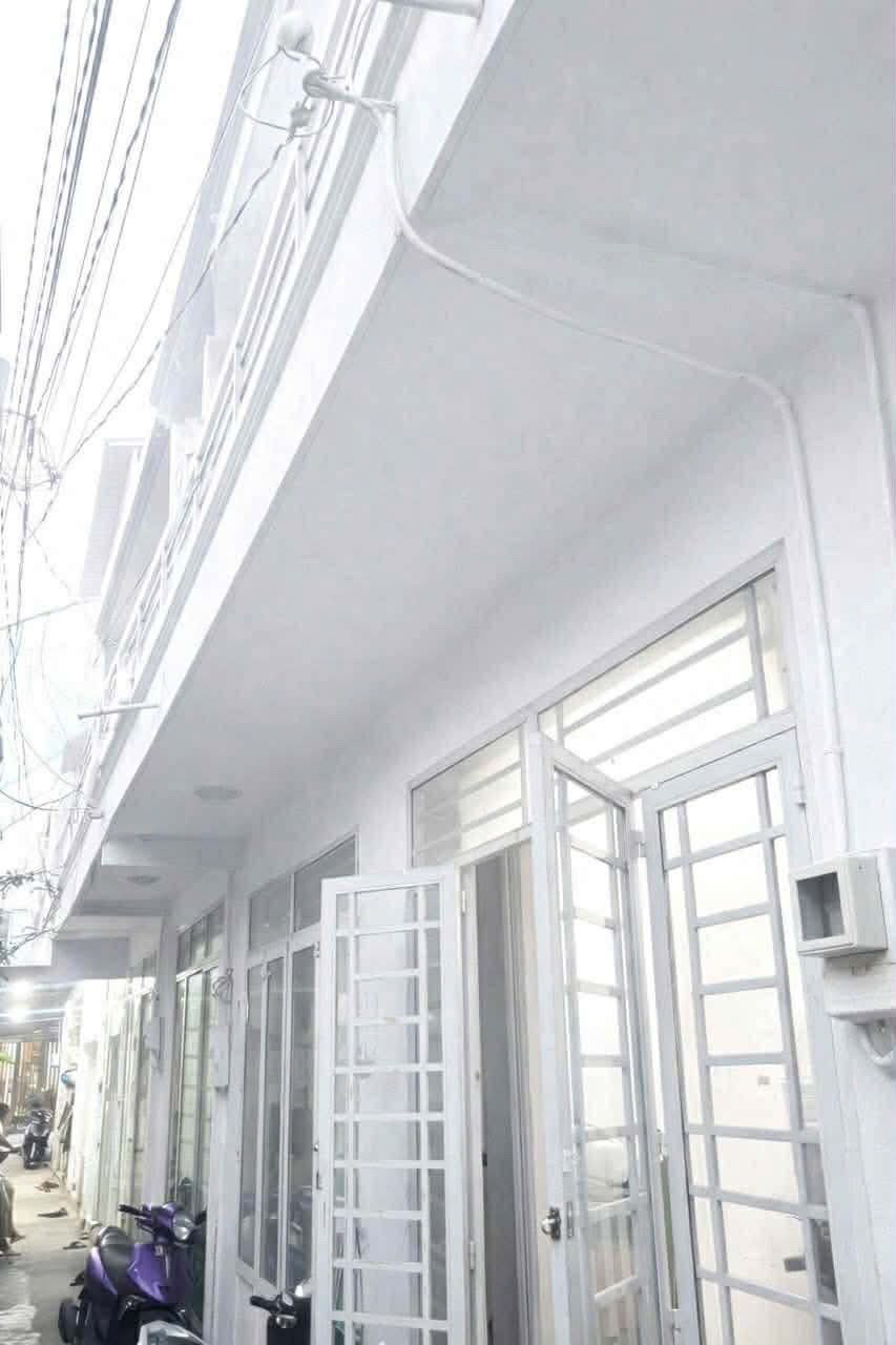  NHÀ CẤP 4 MỚI Ở NGAY 2 TẦNG GẦN ỦY BAN PHƯỜNG TÂN CHÁNH HIỆP – XE HƠI TỚI NHÀ CHỈ 30M