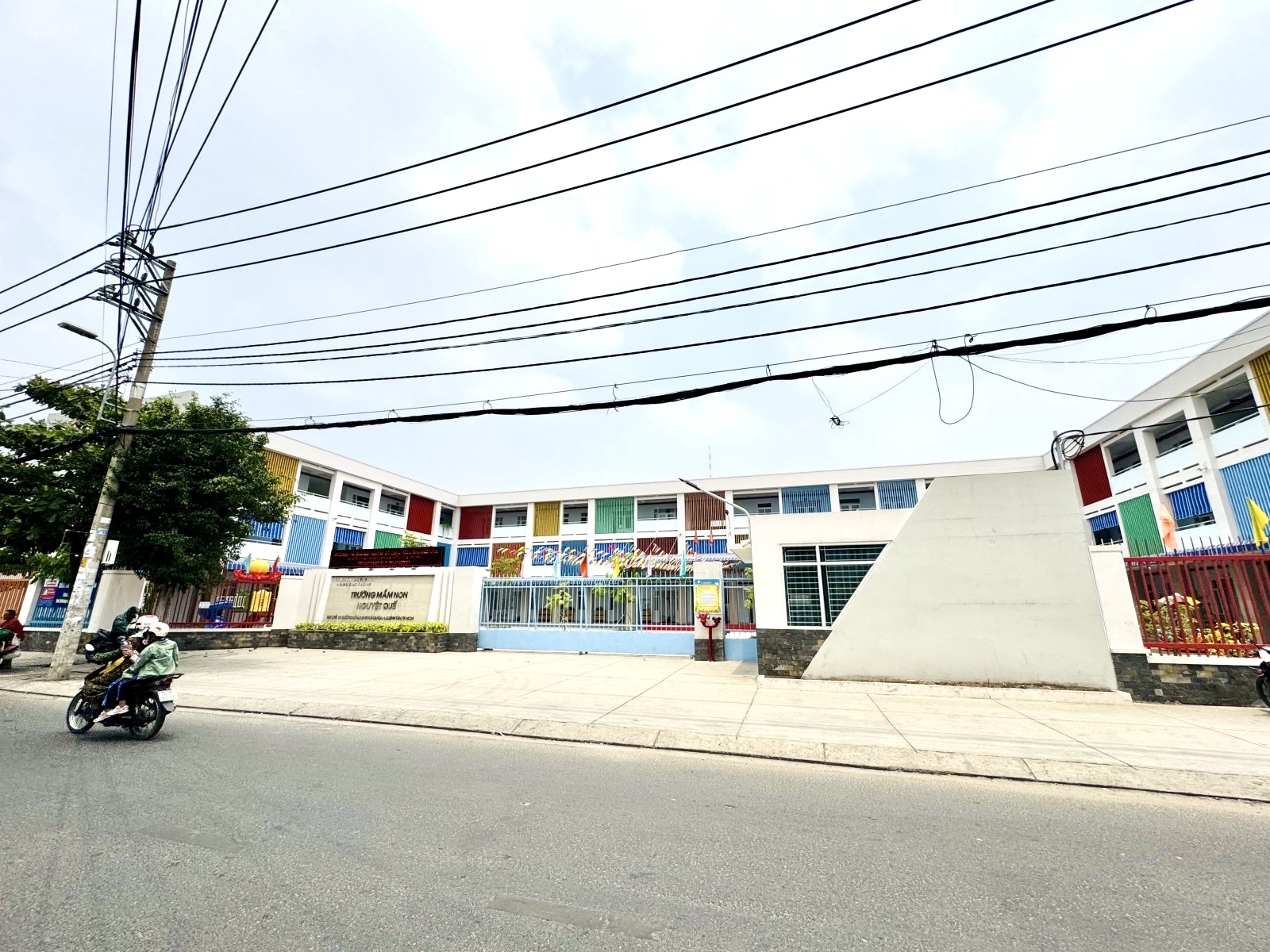 Bán nhà hẻm xe hơi Gò Xoài - Không Lộ Giới - Nhỉnh 3 Tỷ xíu xiu