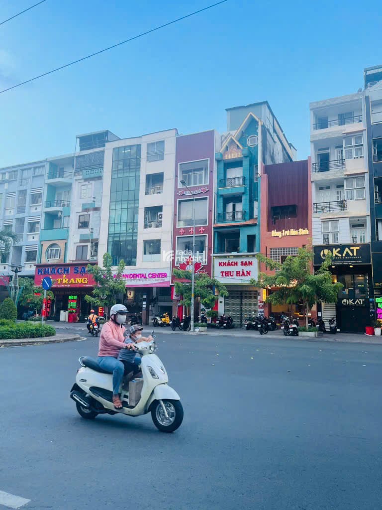 MẶT TIỀN ĐƯỜNG HOA - KHU PHỐ ẨM THỰC PHAN XÍCH LONG - 4TẦNG - CHỈ NHỈNH 17TỶ