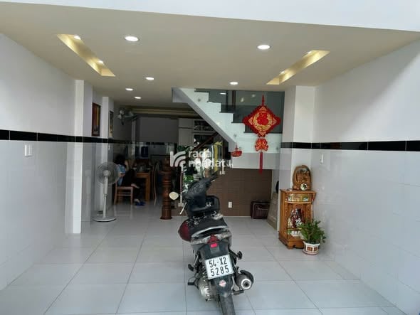 Bán Nhà 4 Tầng Khu Phân Lô Hoàng Hữu Nam, Quận 9. Gần Metro Suối Tiên. Giá Chỉ Nhỉnh 7 Tỷ