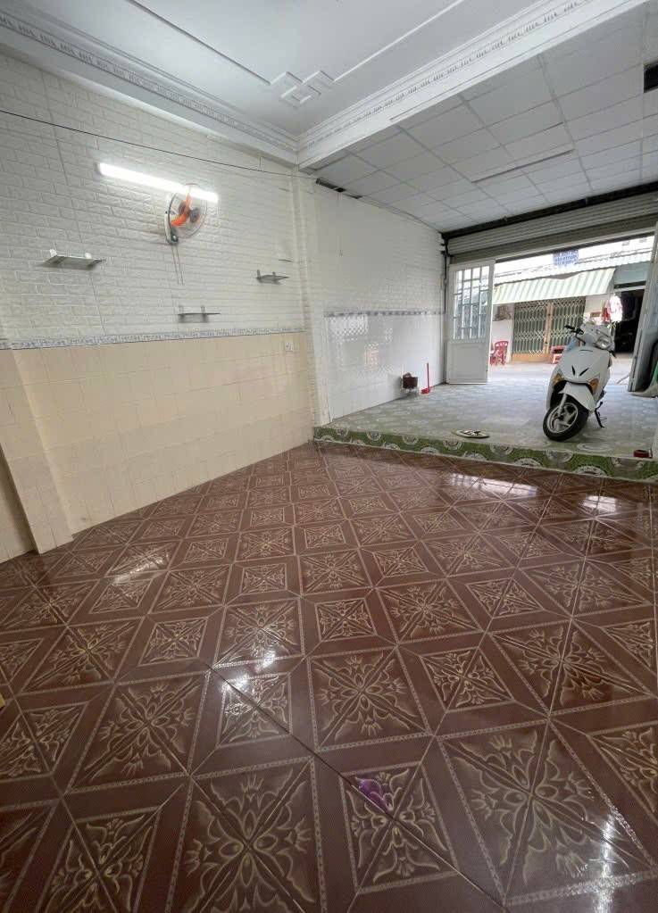 Kết cấu: Số tầng: (gồm 1 trệt, 1  lầu, ban công...) chắc chắn, có 3PN, 2WC  