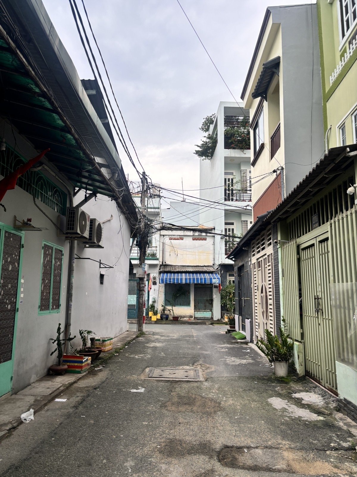 Nhà Đẹp Hẻm Oto Thông Ngay Sau Lưng Cao Đẳng GTVT Tân Phú - 50M2 - N4x12,5 - 2 Tầng - 3PN