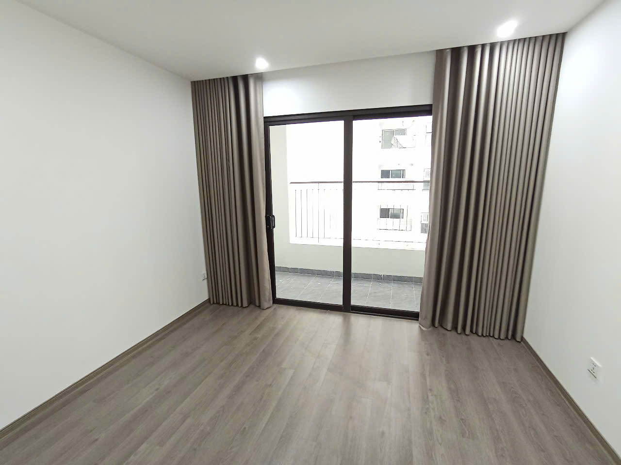 Bán căn hộ Athena pháp vân 67m giá bán 65tr/m đồ cơ bản 2 ngủ 2wc 2 ban công