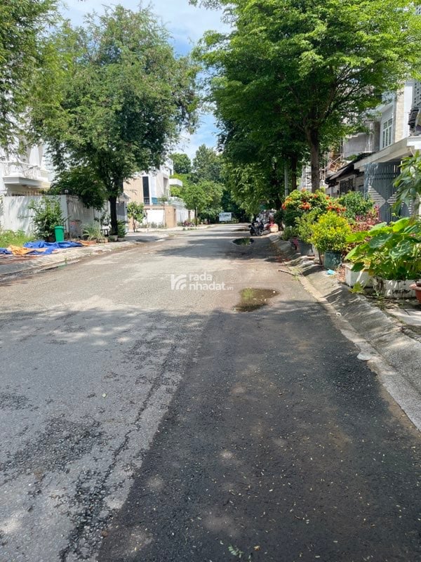 Bán khuôn đất Góc 2MT dt 11x20m gần Nguyễn Duy Trinh, Bình Trưng Đông, Giá chỉ 98tr/m