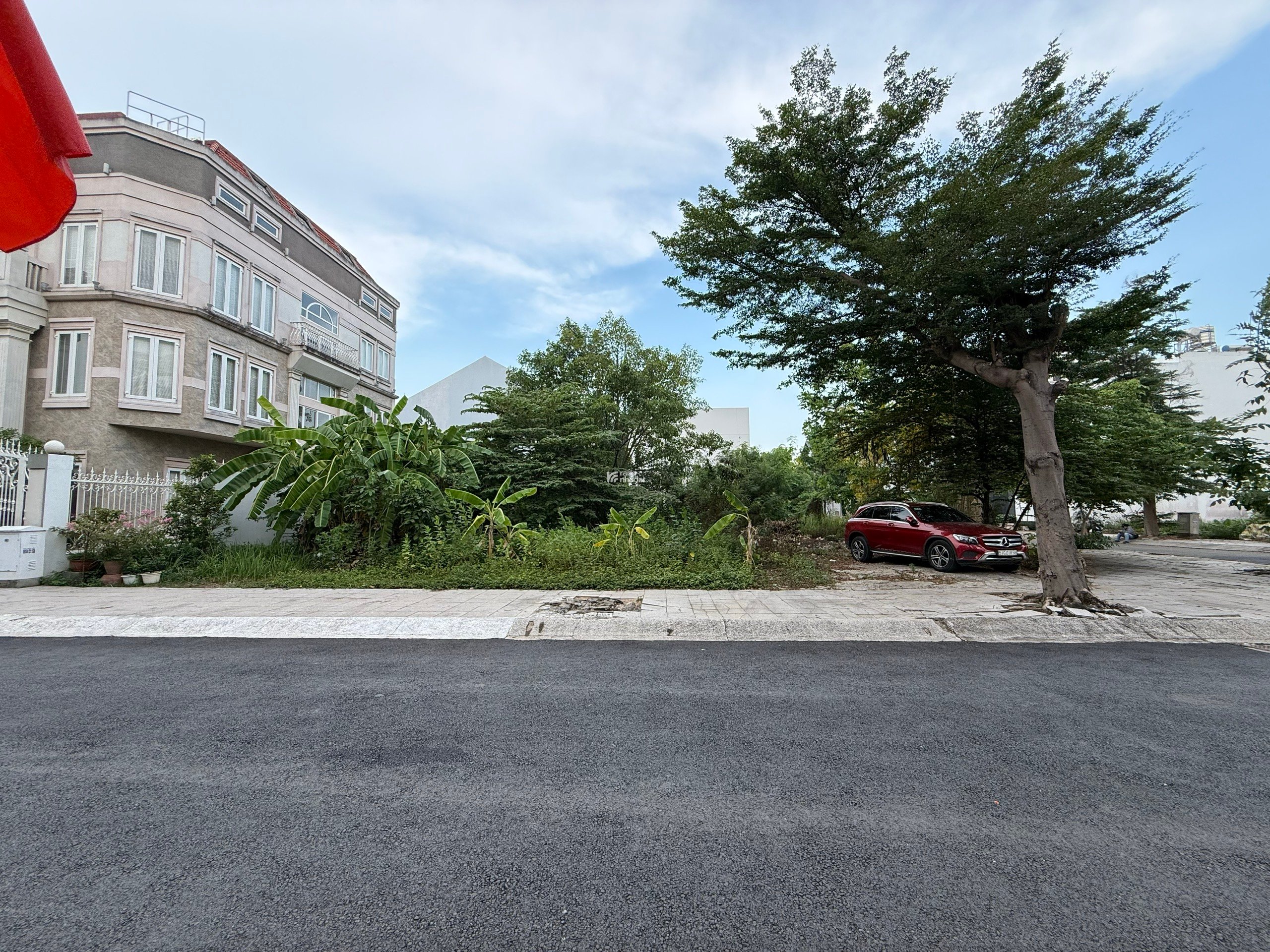 Bán khuôn đất Góc 2MT dt 11x20m gần Nguyễn Duy Trinh, Bình Trưng Đông, Giá chỉ 98tr/m