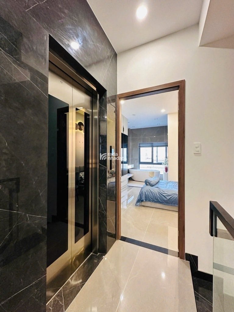 MẶT TIỀN ĐƯỜNG 14M - TRUNG TÂM QUẬN 7 - NHÀ MỚI FULL NỘI THẤT - CÓ THANG MÁY