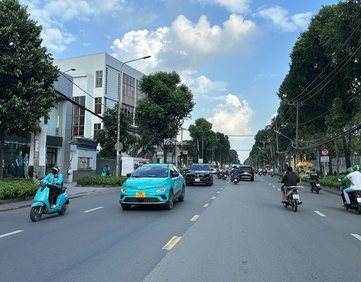 Nhỉnh 9 tỷ có nhà đẹp 5 lầu mới 100% Quang Trung 63m2 ngang 4.2m ngay Mercedes tặng NT 