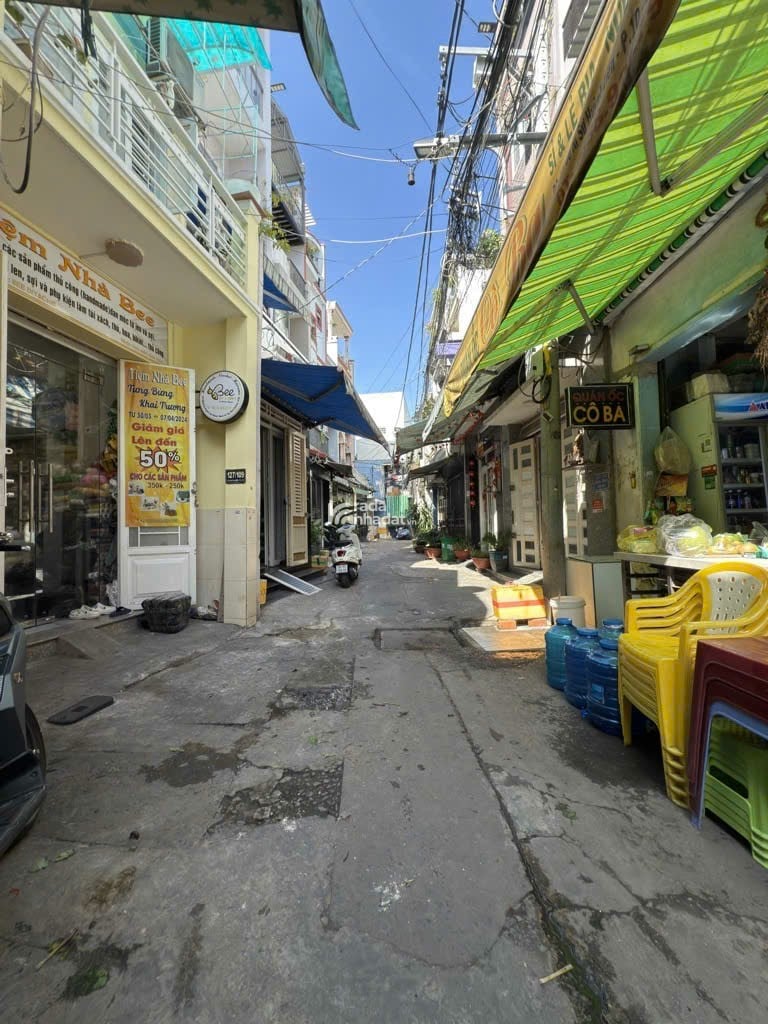 NHÀ ĐẸP GIÁ TỐT - HẺM XE HƠI - TẶNG FULL NỘI THẤT 