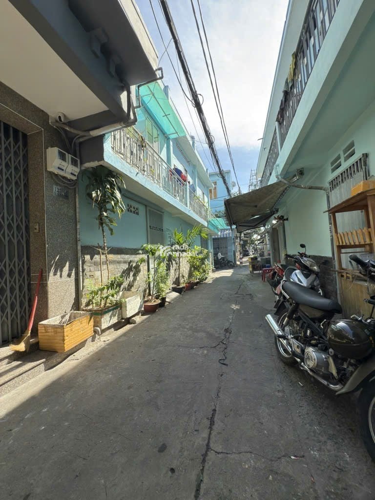 NHÀ ĐẸP GIÁ TỐT - HẺM XE HƠI - TẶNG FULL NỘI THẤT 