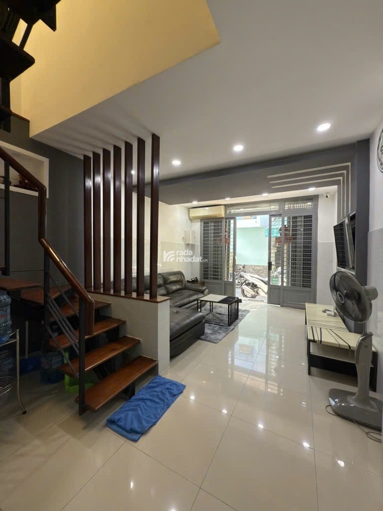 NHÀ ĐẸP GIÁ TỐT - HẺM XE HƠI - TẶNG FULL NỘI THẤT 