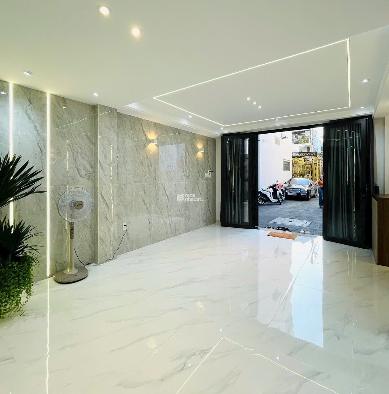 Bán nhà ngộp 66m2, giá 2 tỷ 150 triệu đường Lê Văn Việt, Long Thạnh Mỹ, Quận 9, HĐ thuê 14 triệu/th