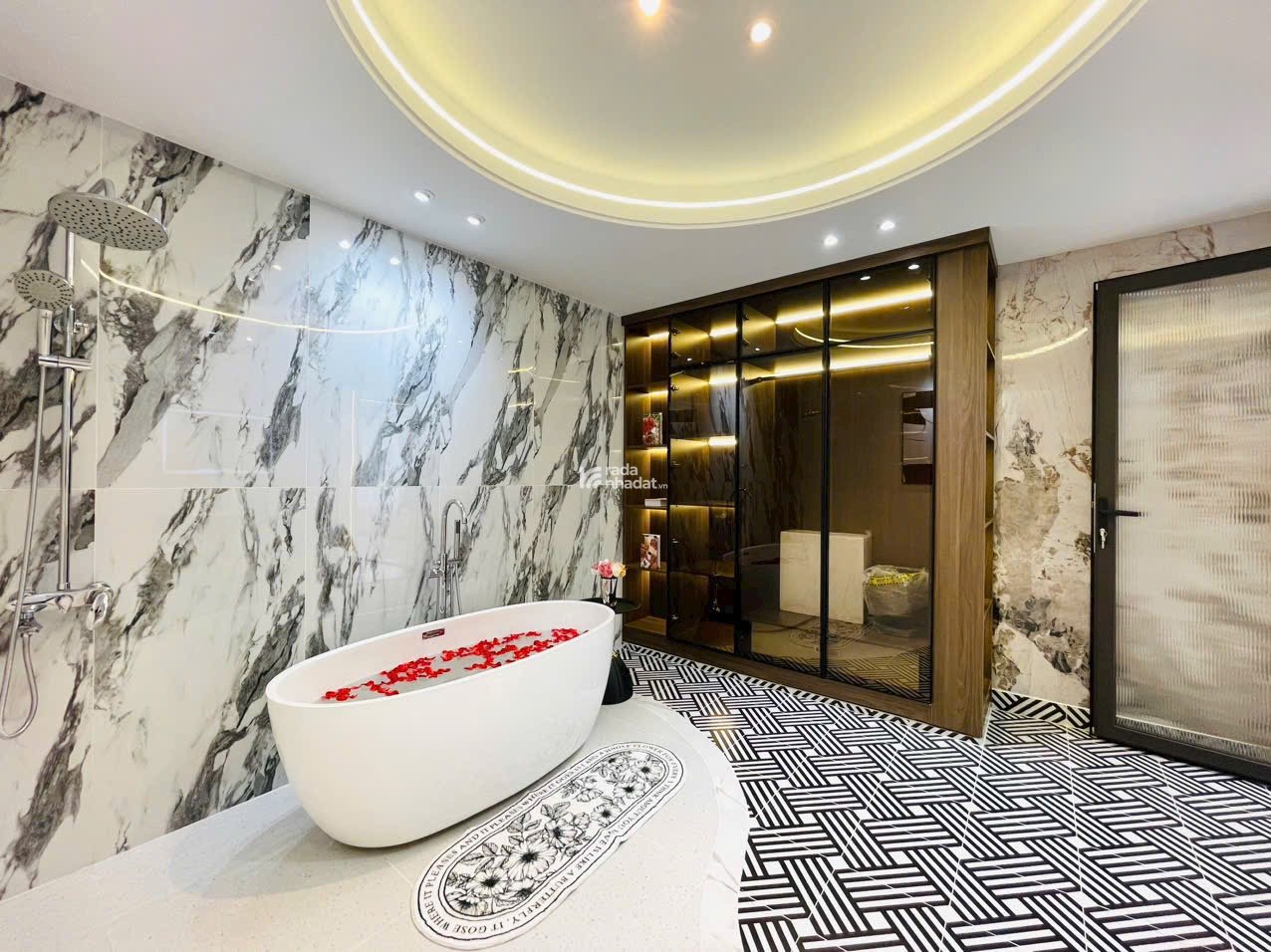 Bán nhà ngộp 66m2, giá 2 tỷ 150 triệu đường Lê Văn Việt, Long Thạnh Mỹ, Quận 9, HĐ thuê 14 triệu/th