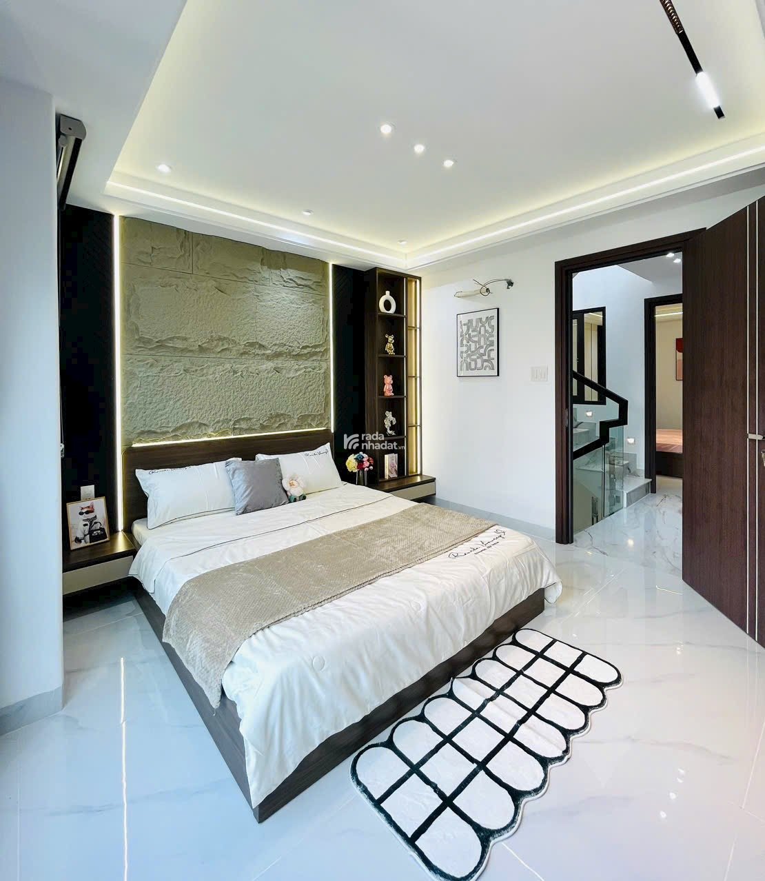 Bán nhà ngộp 66m2, giá 2 tỷ 150 triệu đường Lê Văn Việt, Long Thạnh Mỹ, Quận 9, HĐ thuê 14 triệu/th