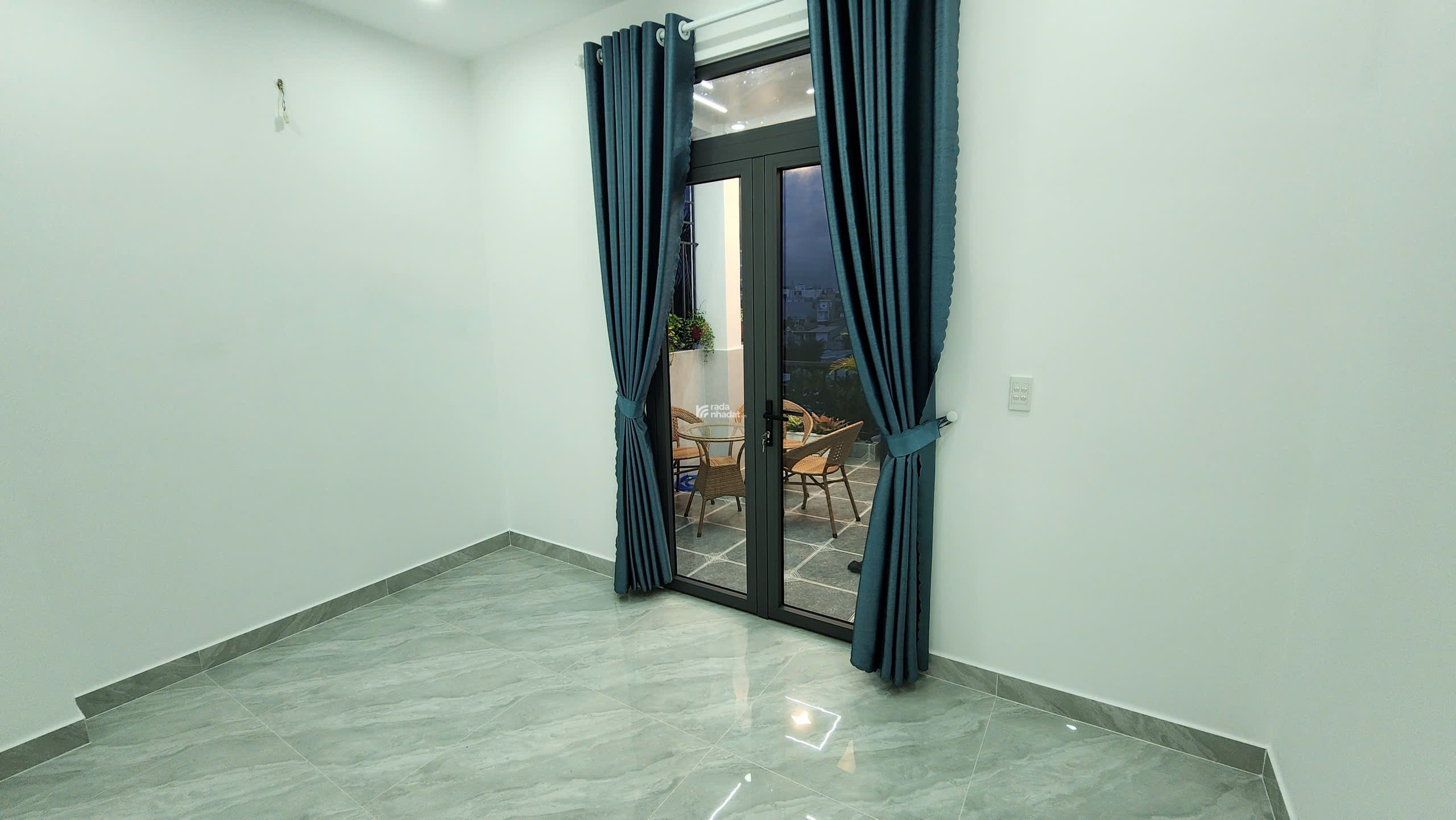 NHÀ PHỐ CAO CẤP - 1/ LÂM THỊ HỐ, QUẬN 12 - 3 TỶ NHẬN NHÀ