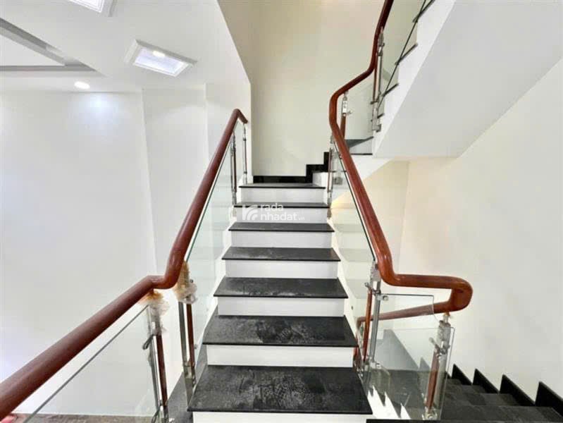 NHÀ PHỐ MỚI XÂY 1 TRỆT 3 LẦU THIẾT KẾ HIỆN ĐẠI HÀ HUY GIÁP -THẠNH LỘC QUẬN 12