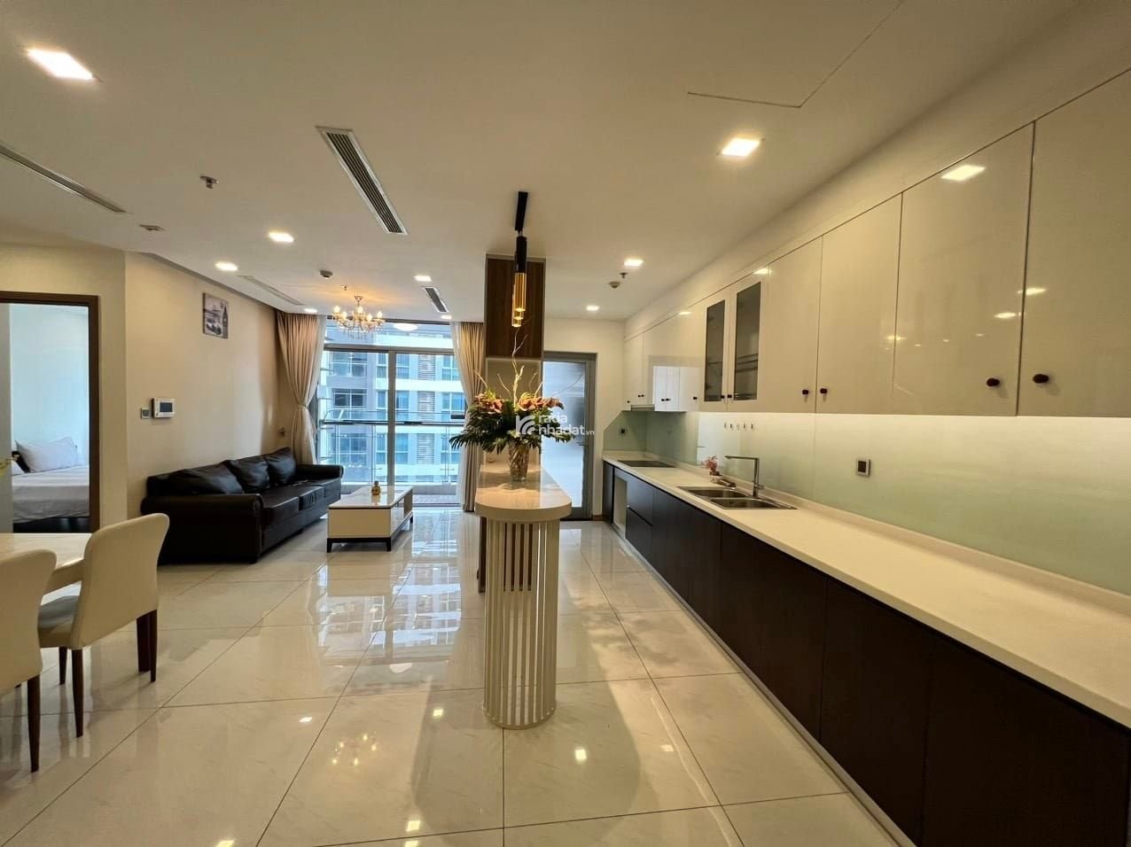 Bán căn hộ đẹp tại Vinhomes Central Park, 4,6 tỷ, 50m2, 1PN, 1VS, đầy đủ tiện ích. LH 0933 333 ***