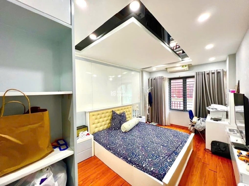 Ô TÔ ĐỖ CỬA - KHU PHÂN LÔ QUÂN ĐỘI - PHÙNG CHÍ KIÊN - TƯƠNG LAI RA MẶT PHỐ