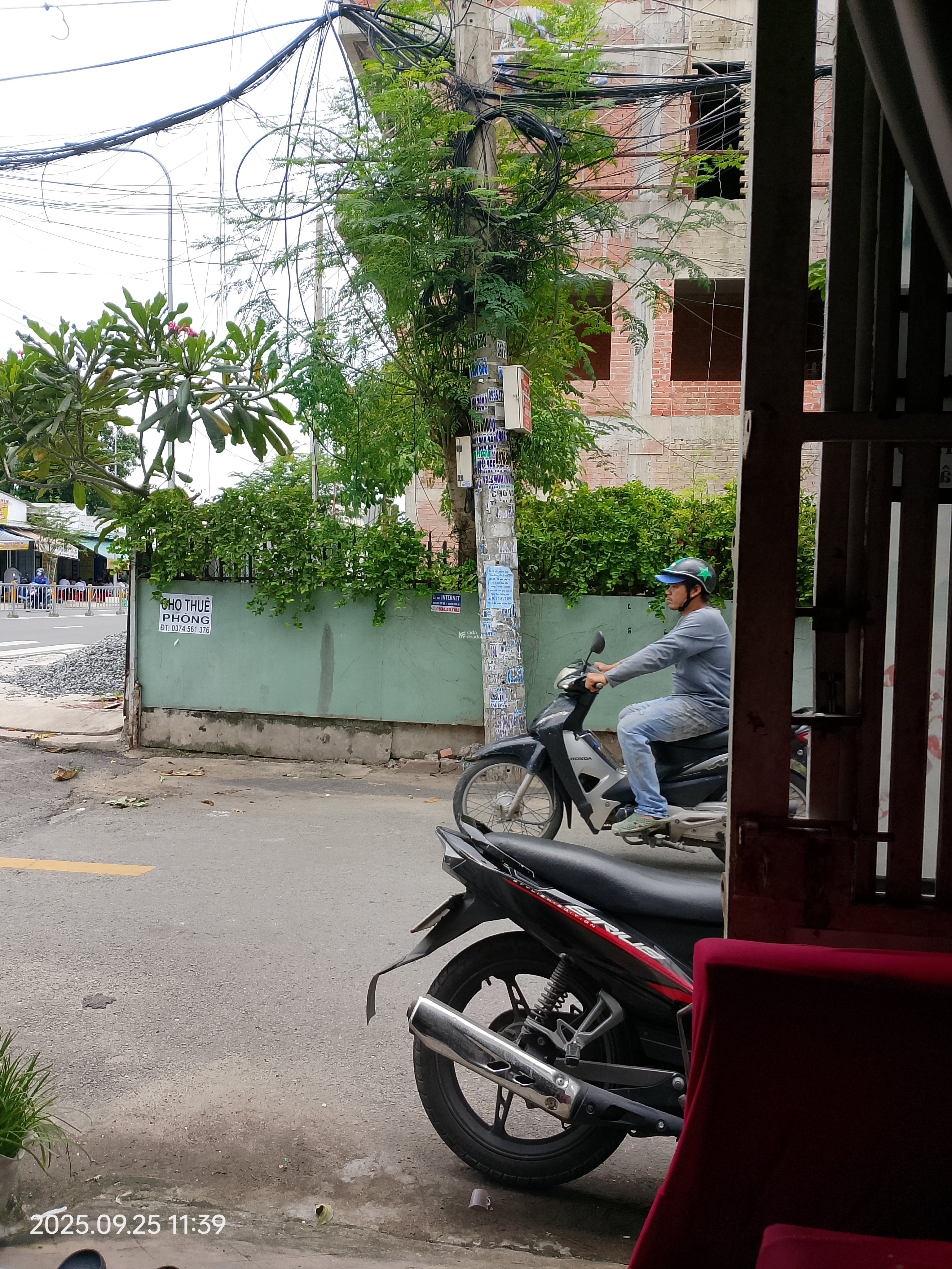 Cần bán nhà mặt tiền đường khu dân cư 