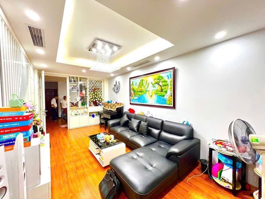 Bán nhà phố Nguyễn Khánh Toàn gần phố ngõ thông kinh doanh 55m2 x 5 tầng 14 tỷ
