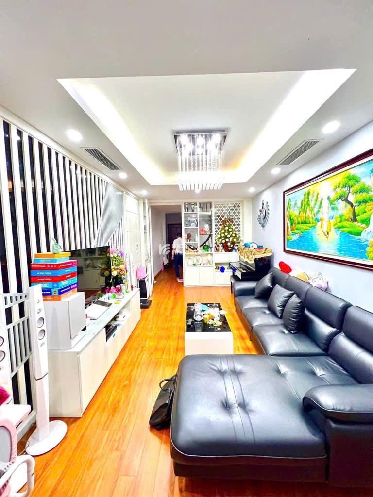 Bán nhà phố Nguyễn Khánh Toàn gần phố ngõ thông kinh doanh 55m2 x 5 tầng 14 tỷ