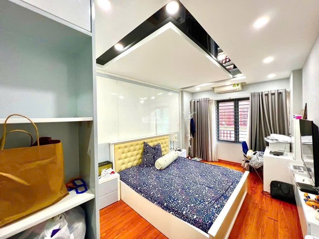 Bán nhà phố Nguyễn Khánh Toàn gần phố ngõ thông kinh doanh 55m2 x 5 tầng 14 tỷ