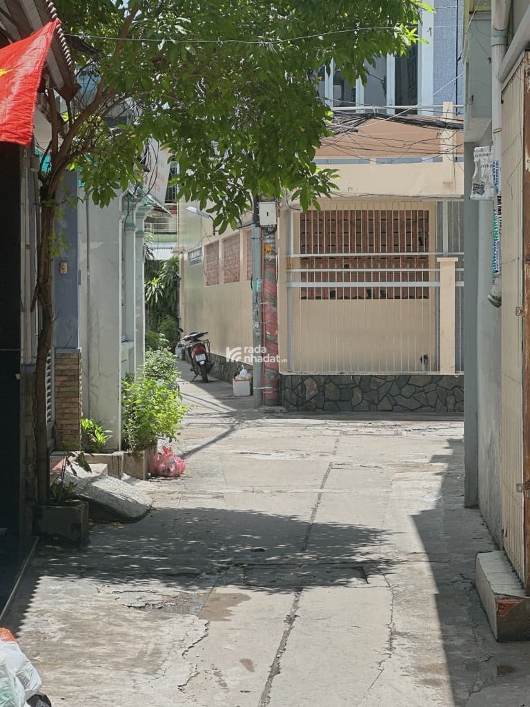 BÁN NHÀ 3 TẦNG - KHU VIP DÂN TRÍ - GẦN CMT8 - GIÁP Q10 - Q3- NGAY CÔNG VIÊN LÊ THỊ RIÊNG