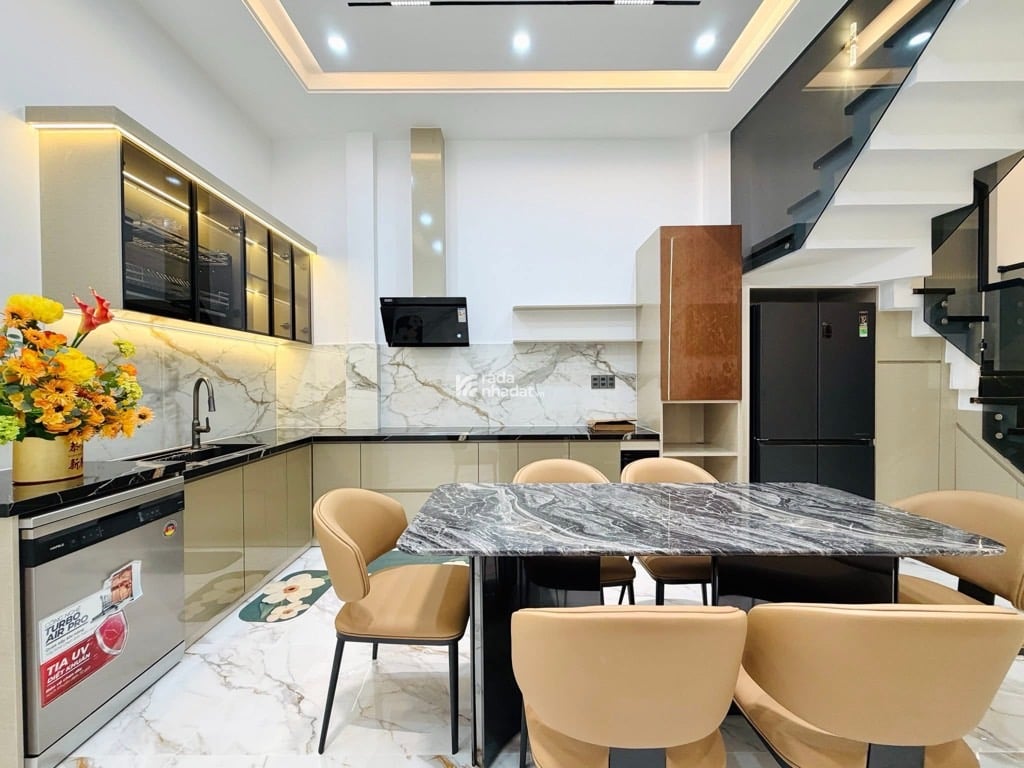 MẶT TIỀN KINH DOANH GÒ VẤP gần TÂN BÌNH - 100M2 - 4 TẦNG, 4 PN, 4WC - SÂN THƯỢNG RỘNG THOÁNG